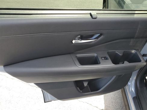 Used 2022 Nissan Pathfinder SL w/ SL Premium Package image 15