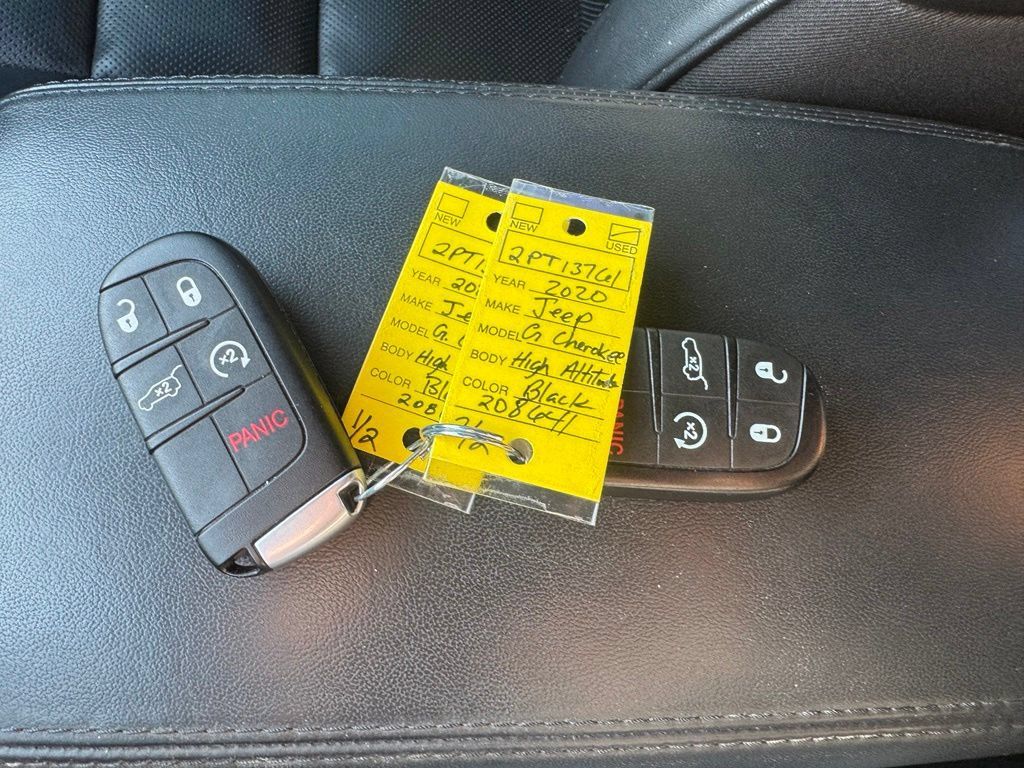 Used 2020 Jeep Grand Cherokee High Altitude AWD/4WD image 12