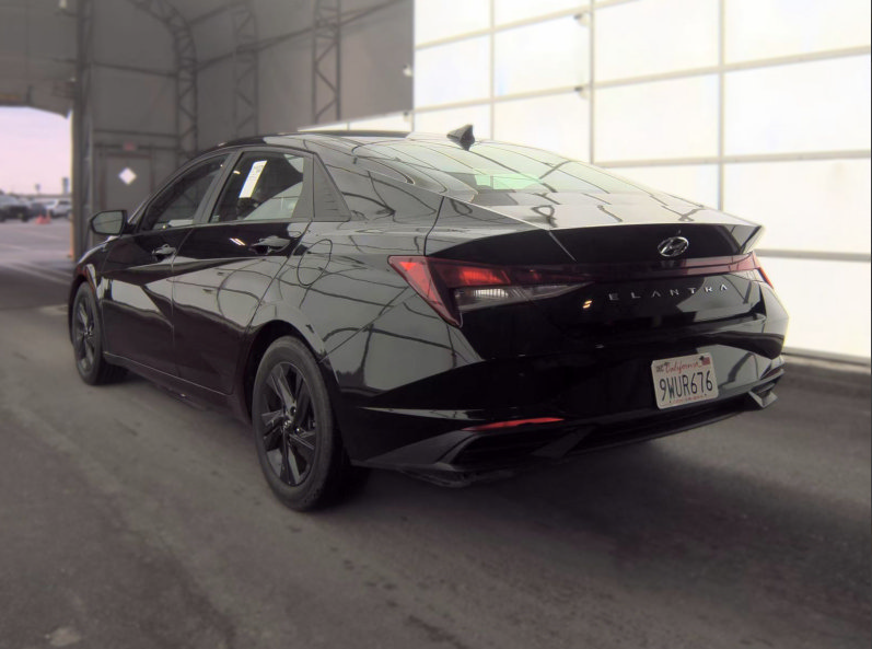 Used 2021 Hyundai Elantra SEL FWD image 3