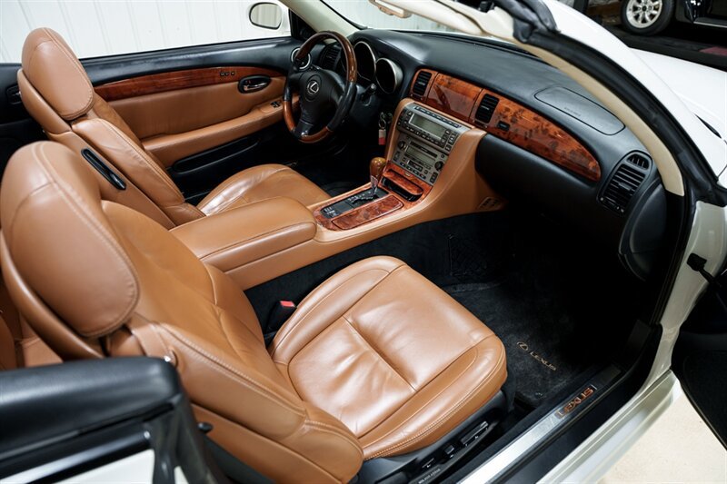 Used 2005 Lexus SC 430 Convertible RWD image 25