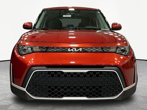 Used 2023 Kia Soul LX w/ LX Technology Package FWD image 2