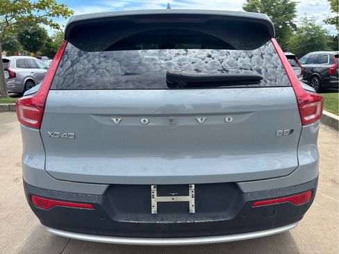 Used 2025 Volvo XC40 B5 Plus AWD/4WD image 4