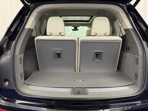 Used 2021 Cadillac XT6 Premium Luxury image 31