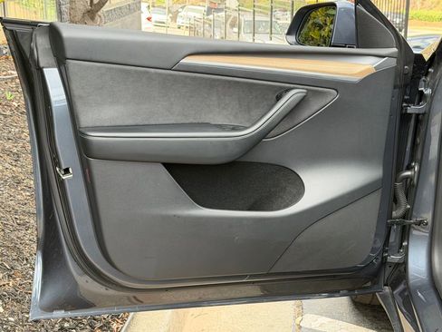 Used 2023 Tesla Model Y Long Range image 28