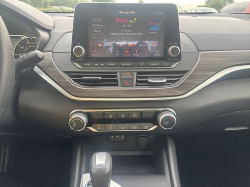 Used 2025 Nissan Altima 2.5 SV image 17
