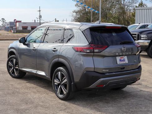Used 2023 Nissan Rogue SL image 2