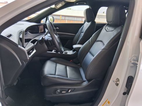 Used 2025 Cadillac XT4 Premium Luxury w/ LPO, Floor Liner Package FWD image 19