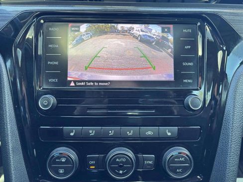 Used 2020 Volkswagen Passat 2.0T R-Line image 23