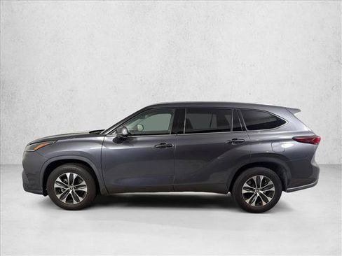 Used 2021 Toyota Highlander XLE FWD image 7