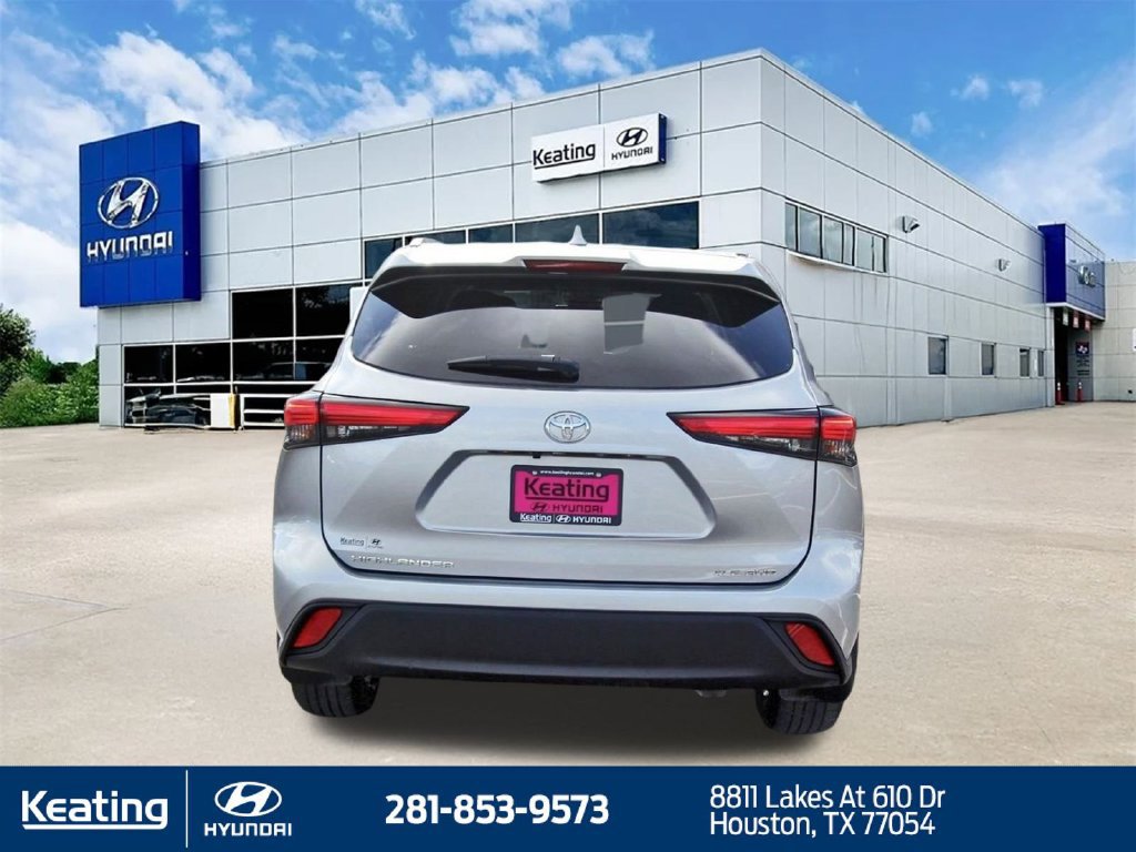 Used 2023 Toyota Highlander XLE AWD/4WD image 6