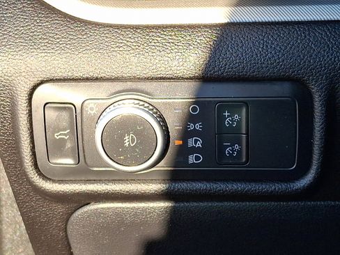 Certified 2022 Ford Explorer XLT w/ Equipment Group 202A image 27