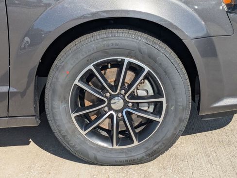 Used 2017 Dodge Grand Caravan GT image 21