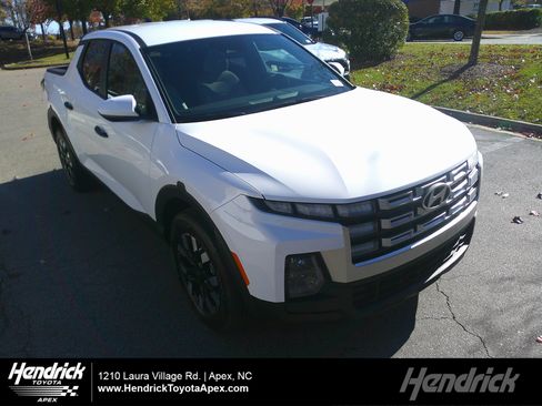 Used 2025 Hyundai Santa Cruz SE image 1