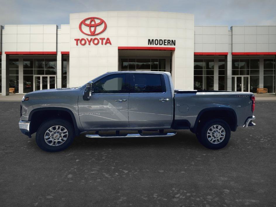 Used 2025 Chevrolet Silverado 2500 LTZ w/ LTZ Premium Package AWD/4WD image 17