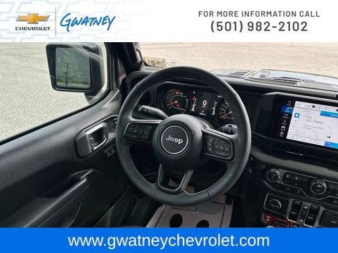 Used 2025 Jeep Wrangler Unlimited Rubicon w/ Convenience Group AWD/4WD image 25