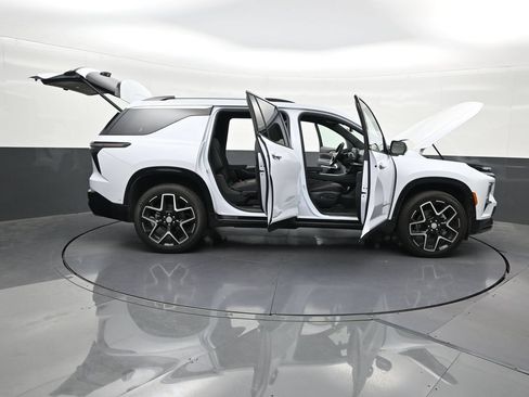 Used 2026 Chevrolet Traverse High Country FWD image 35