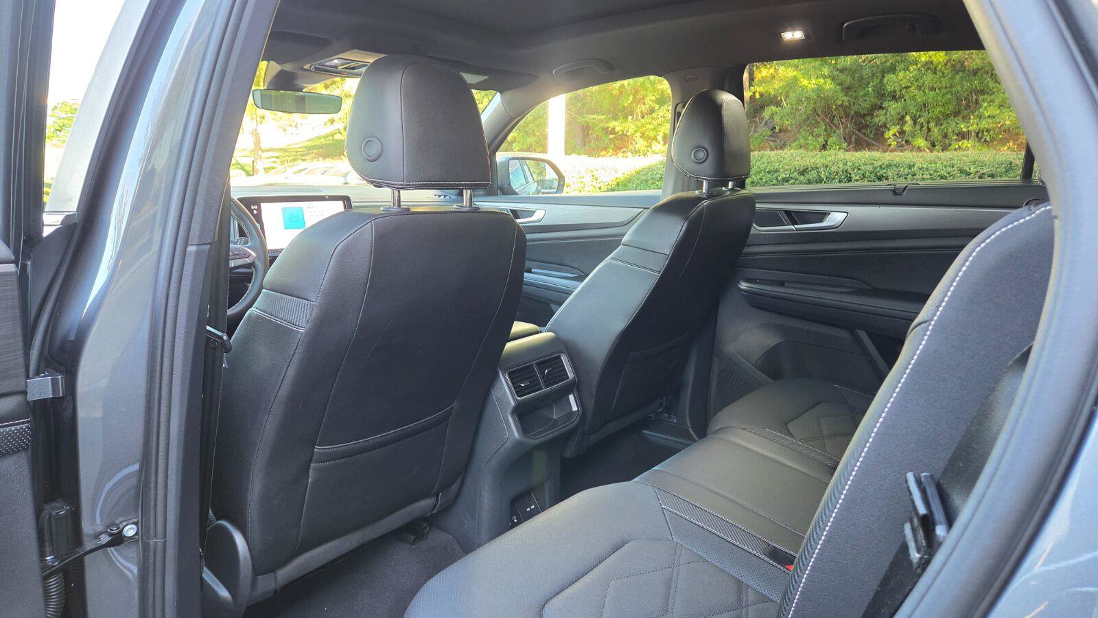 Certified 2024 Volkswagen Atlas Cross Sport SE AWD/4WD image 45