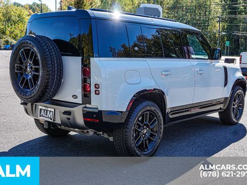 Used 2023 Land Rover Defender 110 X-Dynamic SE image 6