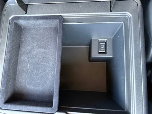 Used 2024 Nissan Armada Platinum image 38