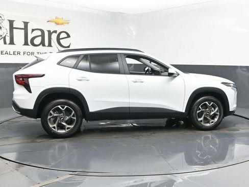 Used 2025 Chevrolet Trax LT w/ LT Convenience Package image 15