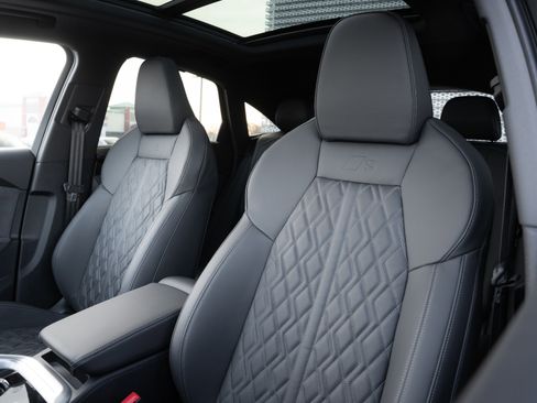 New 2025 Audi SQ5 Prestige image 27