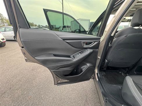 Used 2020 Subaru Forester Premium image 35