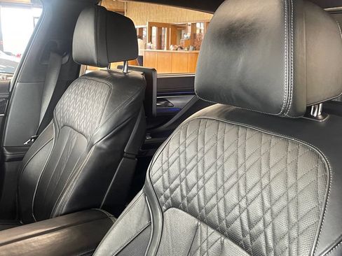 Used 2018 BMW M760i xDrive w/ Luxury Rear Seating Package AWD/4WD image 18