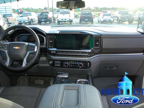 Used 2022 Chevrolet Silverado 1500 LT RWD image 18