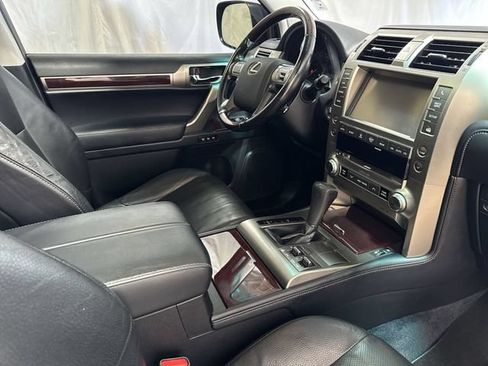 Used 2018 Lexus GX 460 Premium w/ Premium Package AWD/4WD image 31