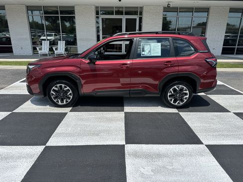 Used 2025 Subaru Forester AWD/4WD image 1