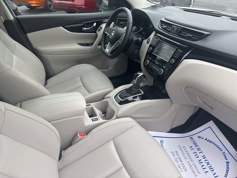 Used 2022 Nissan Rogue Sport SL image 12