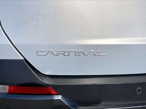 Certified 2025 Kia Carnival SX Prestige FWD image 31