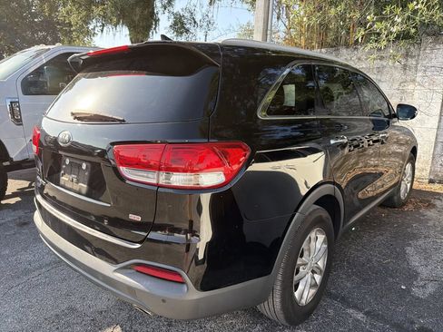 Used 2017 Kia Sorento FWD w/ LX Convenience Package image 9