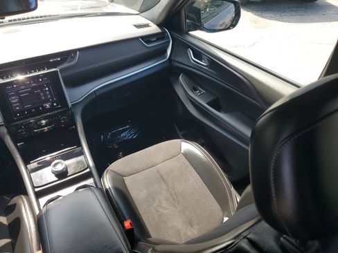 Certified 2024 Jeep Grand Cherokee L Laredo image 18