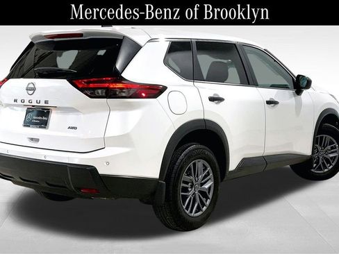 Used 2024 Nissan Rogue S image 12