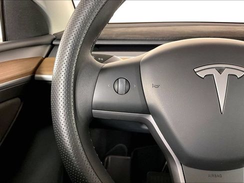 Used 2025 Tesla Model Y Long Range AWD/4WD image 18