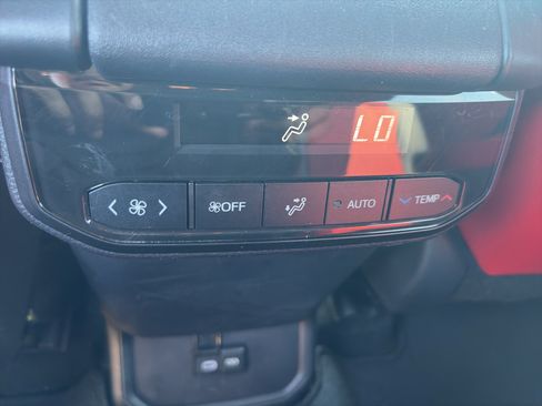 Used 2024 Toyota Highlander XSE FWD image 15