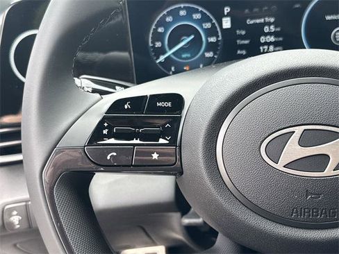 New 2025 Hyundai Elantra SEL image 24