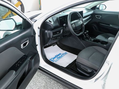 Used 2025 Kia K4 FWD image 3