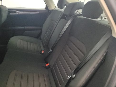 Used 2020 Ford Fusion SE image 18