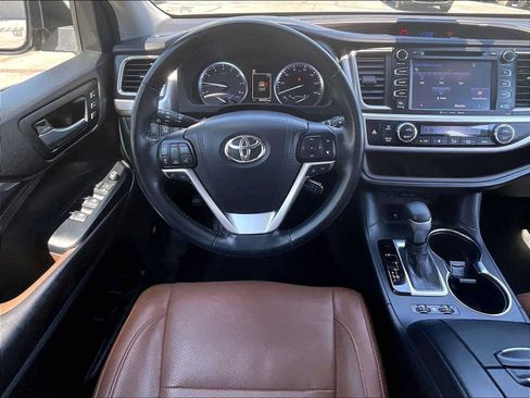 Used 2018 Toyota Highlander Limited Platinum AWD/4WD image 8