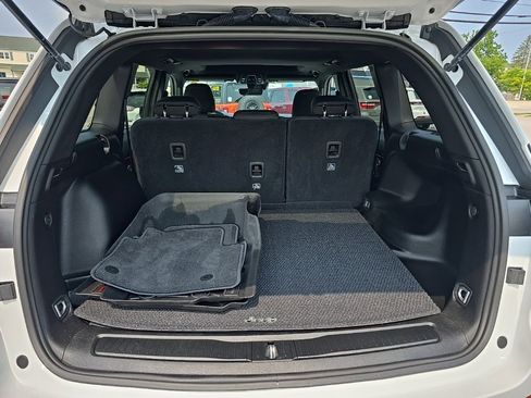 Certified 2025 Jeep Grand Cherokee Laredo X image 14