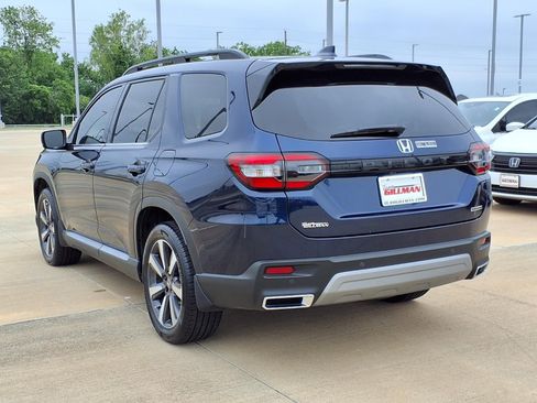 Used 2025 Honda Pilot Touring image 2