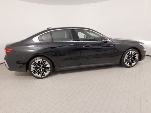 Used 2026 BMW 530i RWD image 9