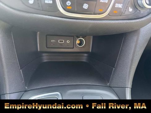 Used 2024 Chevrolet Equinox LT image 27