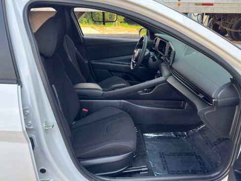 Used 2025 Hyundai Elantra Sport FWD image 14