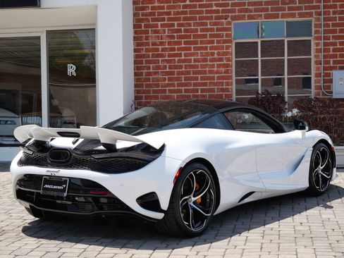 Used 2024 McLaren 750S RWD image 4