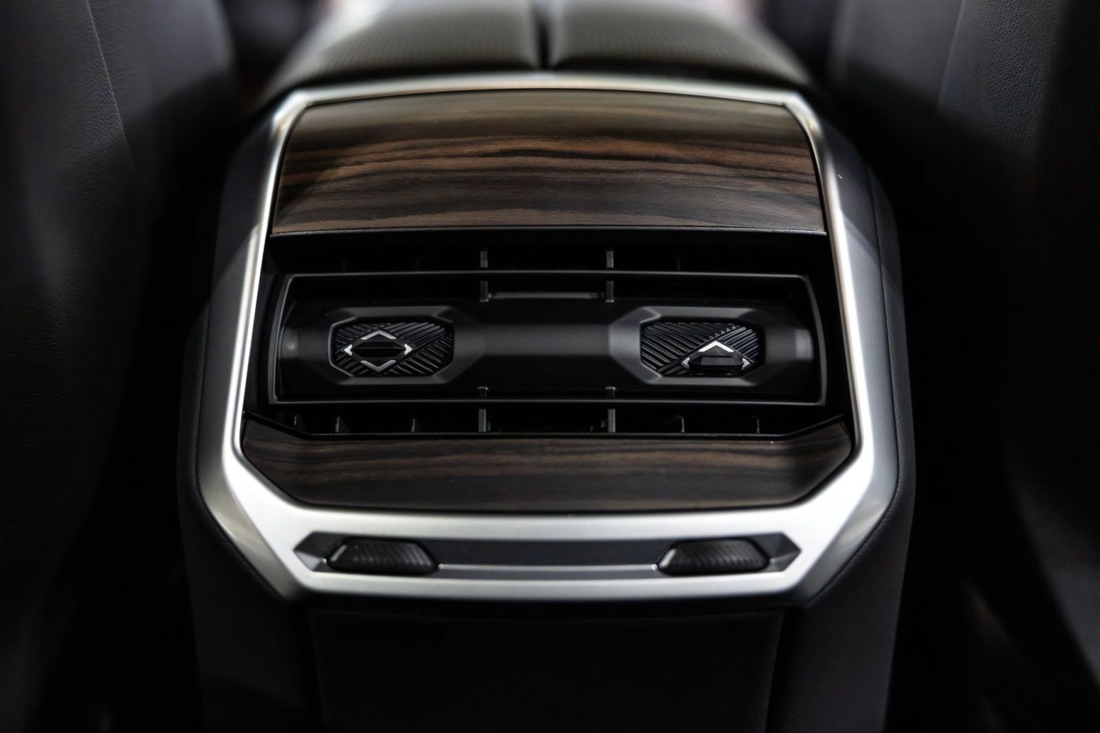 Used 2025 BMW i7 xDrive60 AWD/4WD image 47