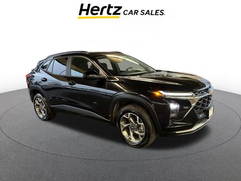 Used 2025 Chevrolet Trax LT image 1