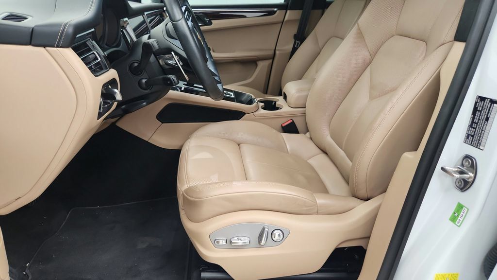 Used 2022 Porsche Macan AWD/4WD image 32